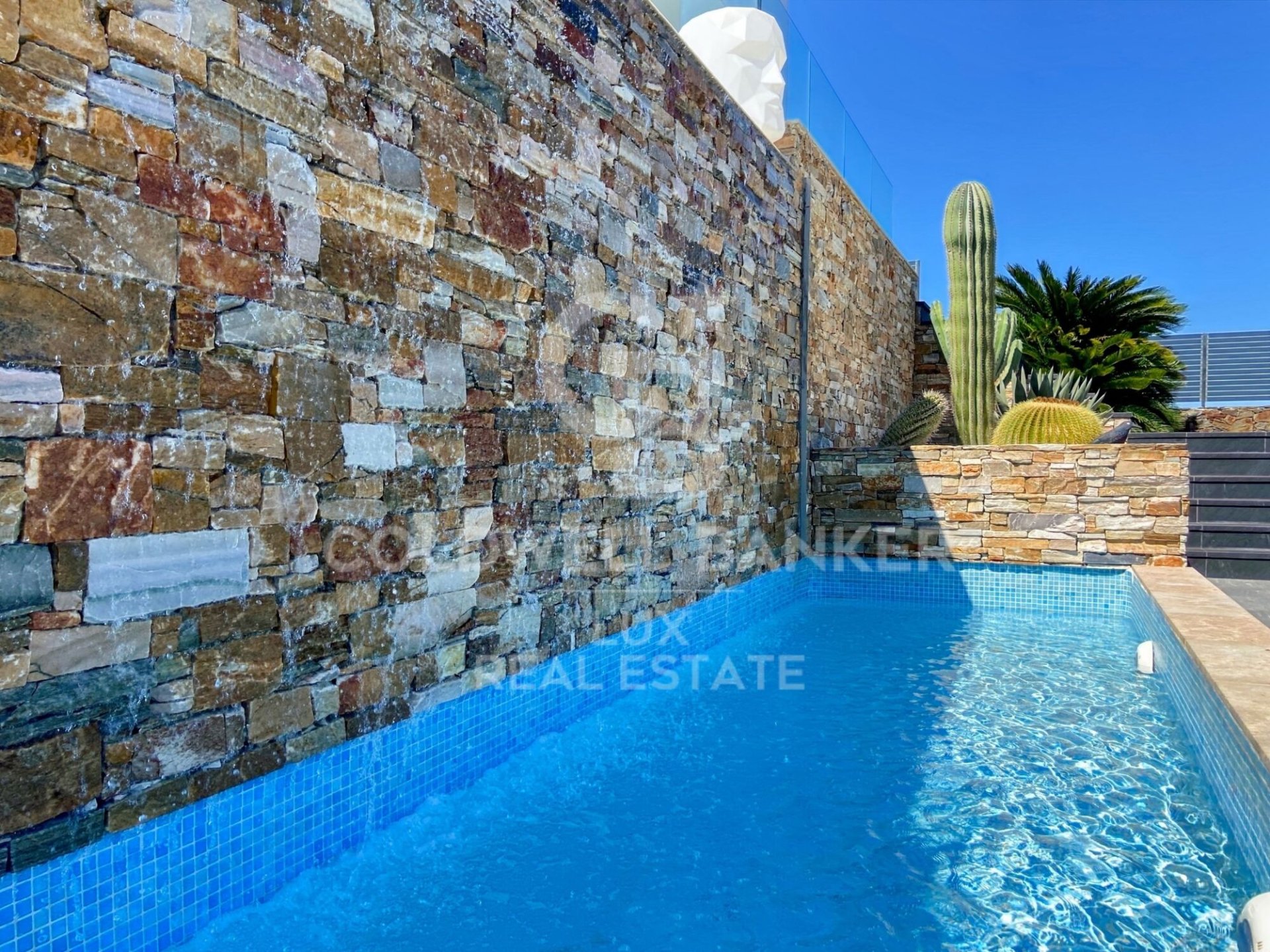 Villa en Llanca, Gerona, España 4 dormitorios, 723 m2 No. 160126