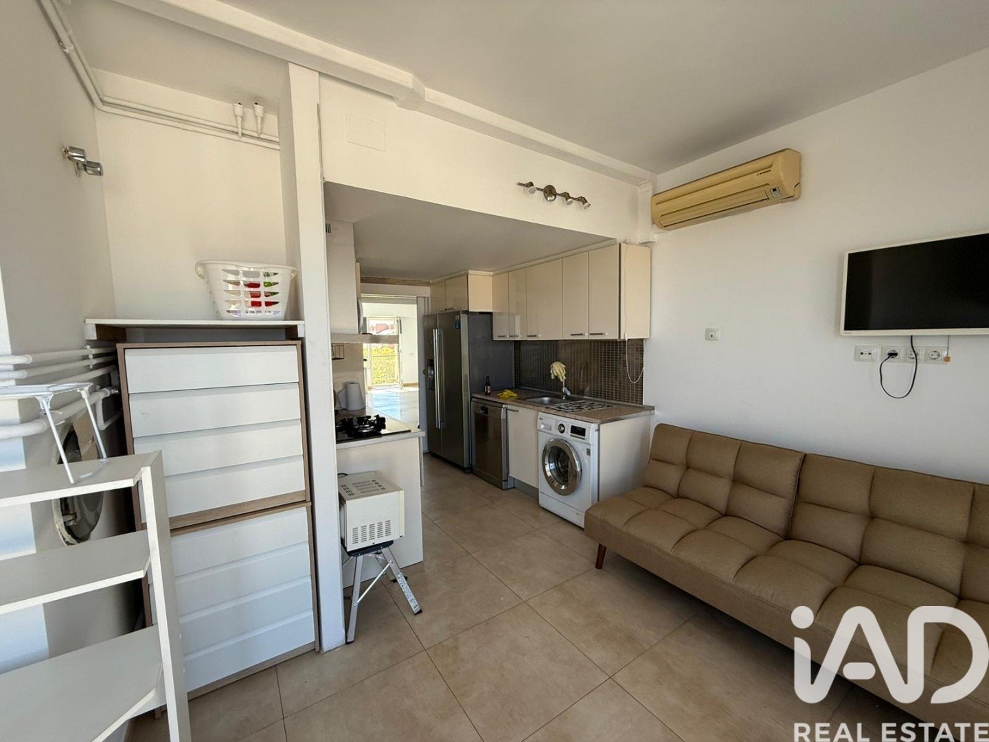 Apartment in Barcelona, Spain 1 bedroom, 76 sq.m. No. 196526