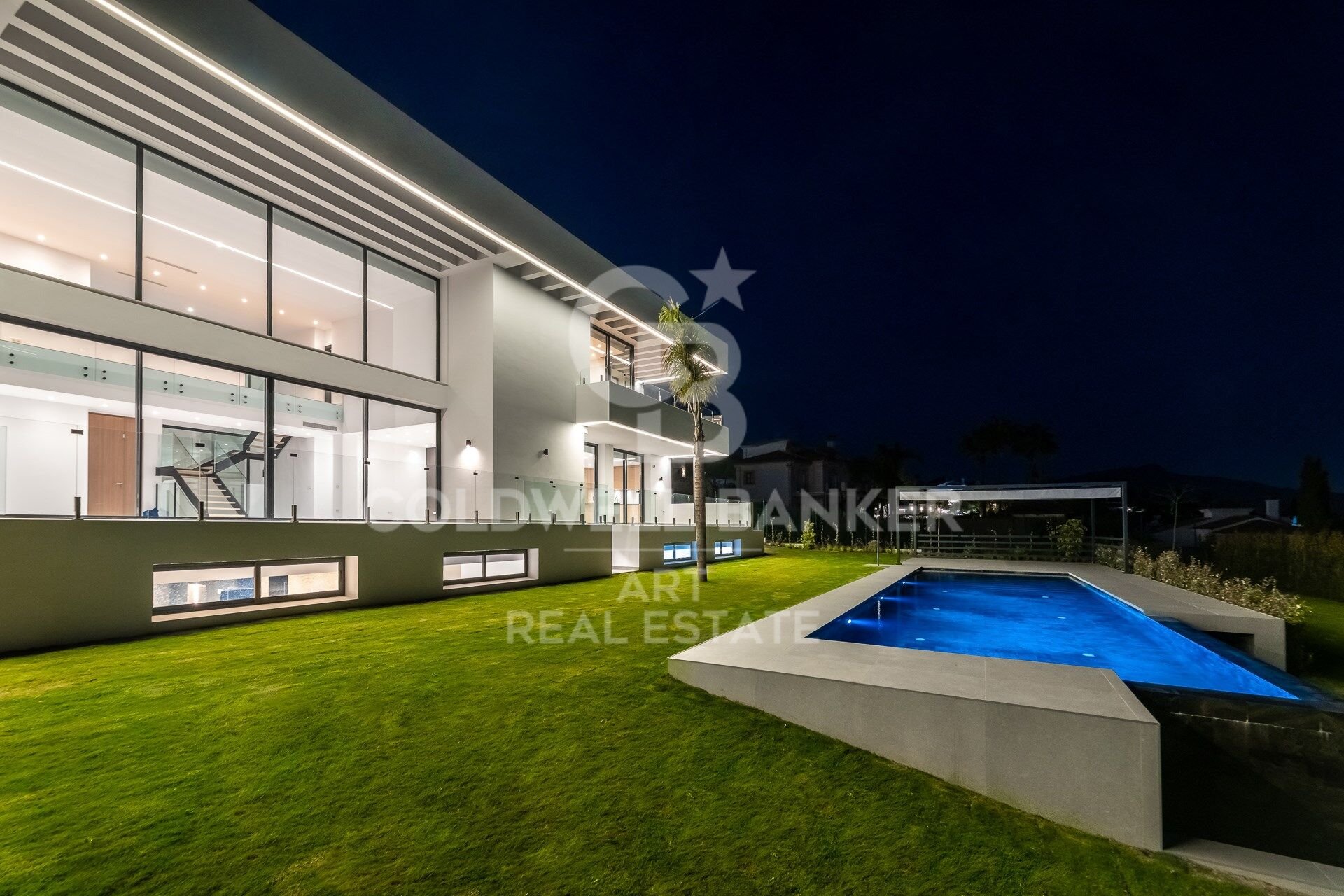 Villa in Estepona, Malaga, Spain 6 bedrooms, 1038 sq.m. No. 179022