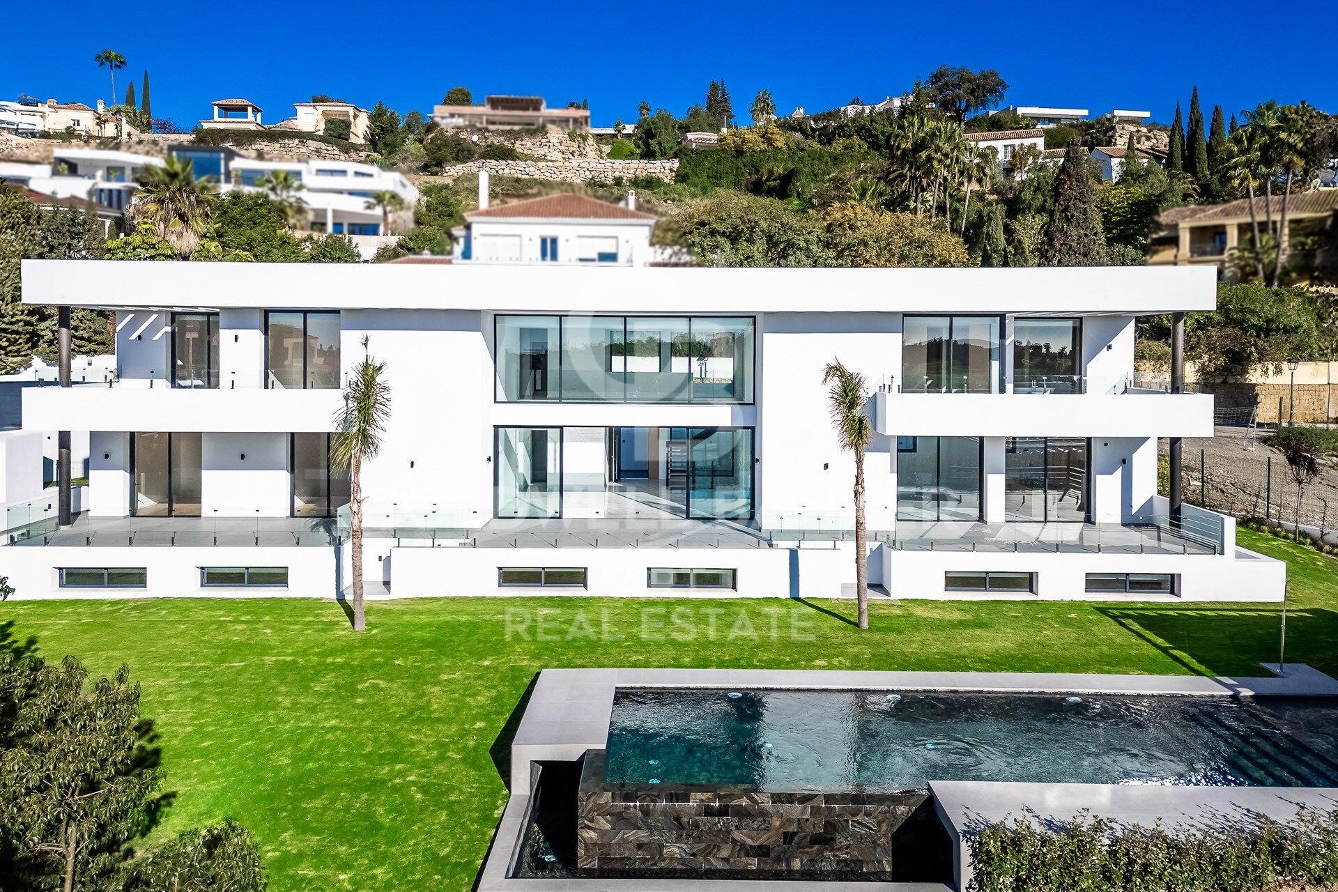 Villa in Estepona, Malaga, Spain 6 bedrooms, 1038 sq.m. No. 179022
