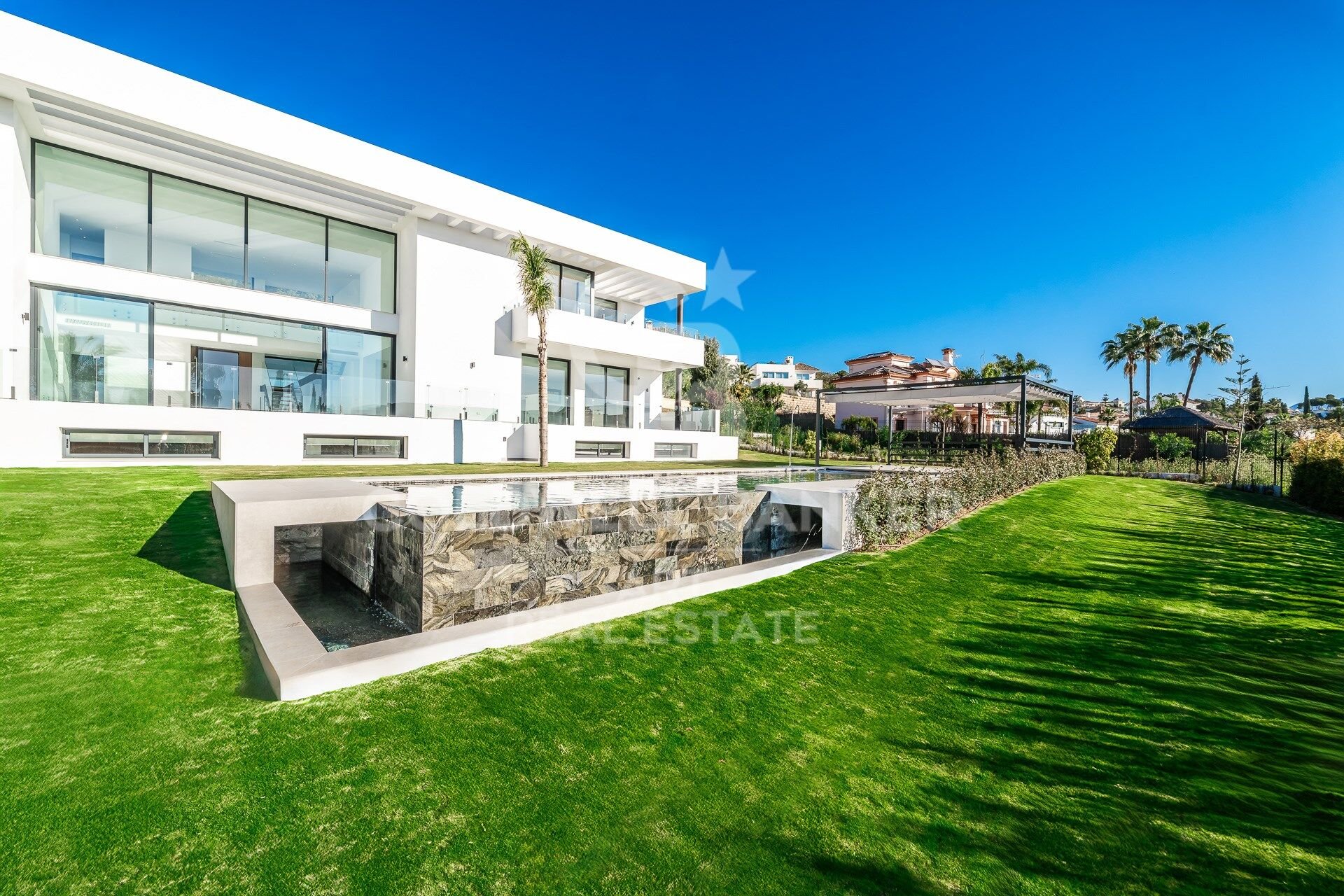 Villa in Estepona, Malaga, Spain 6 bedrooms, 1038 sq.m. No. 179022