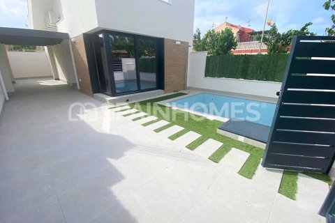 Villa en Los Alcázares, Murcia, España 3 dormitorios, 101 m2 No. 104413