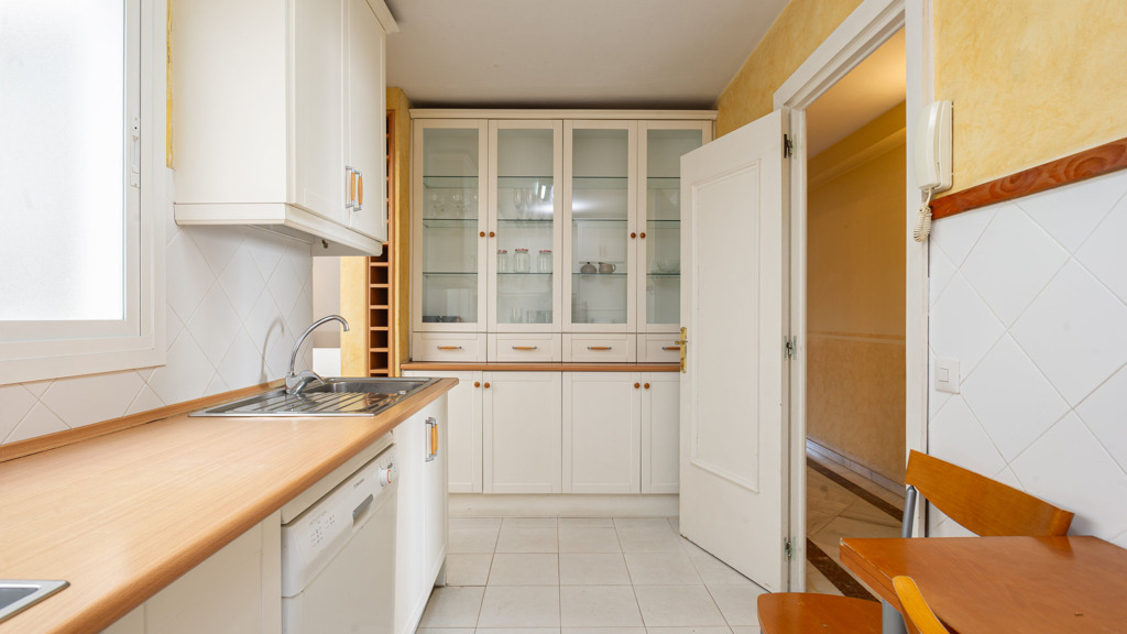 Apartment à Marbella, Malaga, Espagne 4 chambres, 144 m2 No. 108128