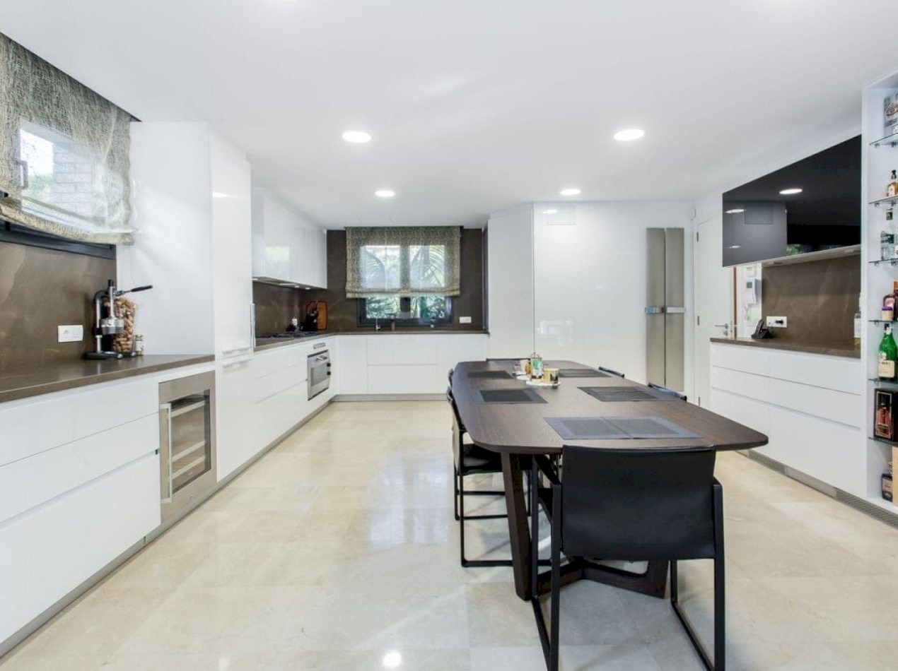 House à Gava, Barcelona, Espagne 6 chambres, 400 m2 No. 140719