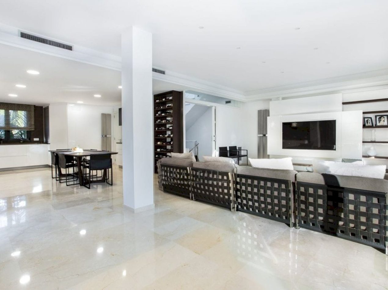 House à Gava, Barcelona, Espagne 6 chambres, 400 m2 No. 140719