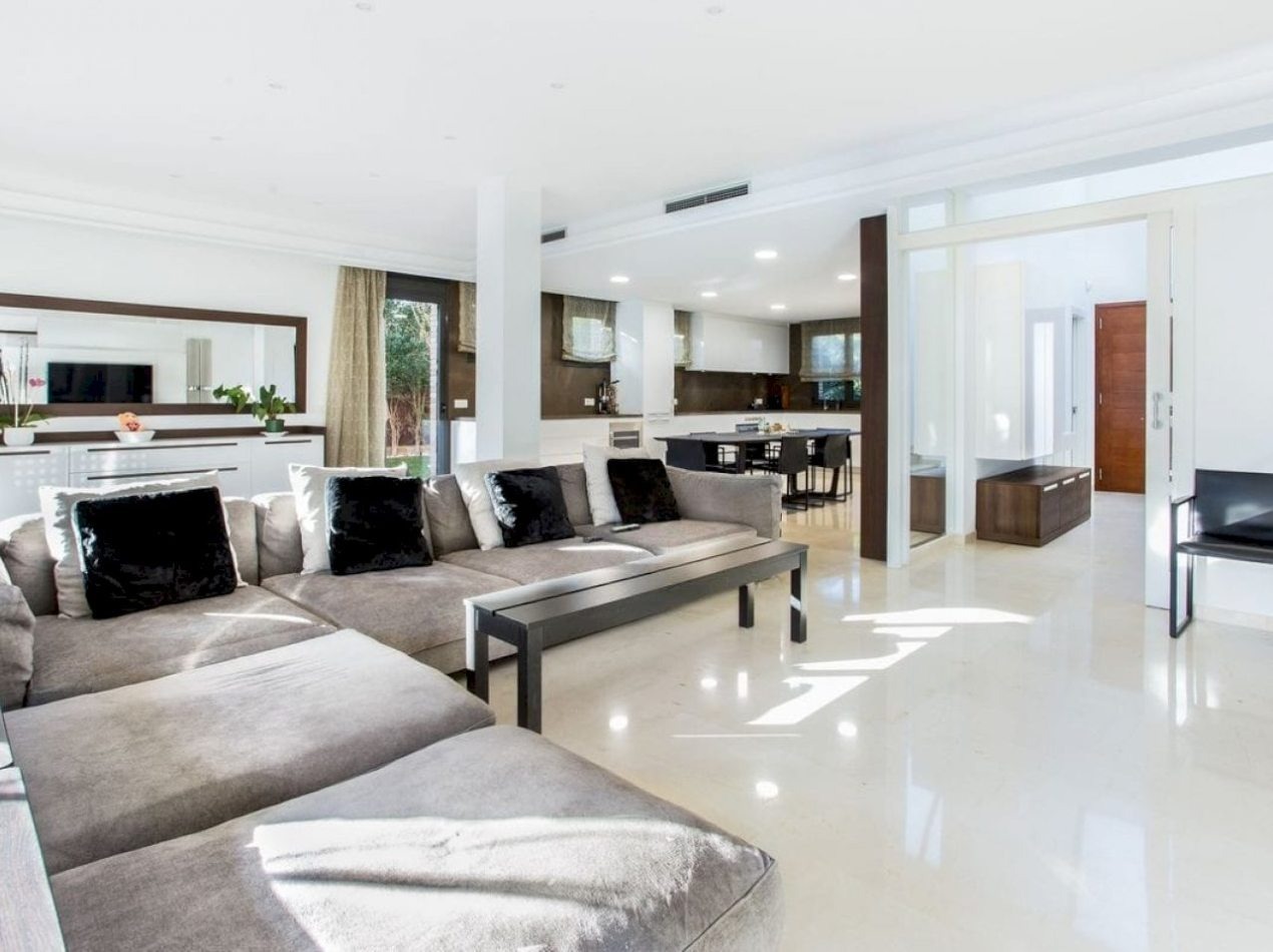 House à Gava, Barcelona, Espagne 6 chambres, 400 m2 No. 140719