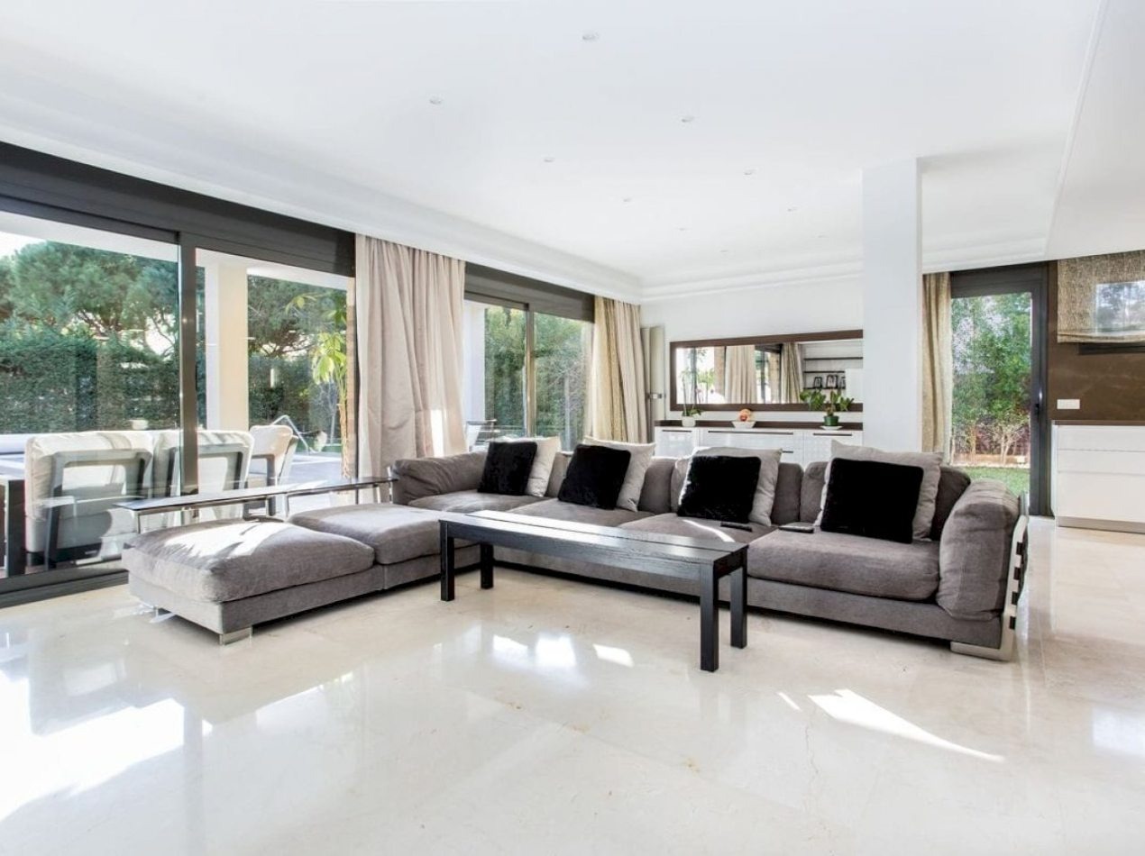 House à Gava, Barcelona, Espagne 6 chambres, 400 m2 No. 140719