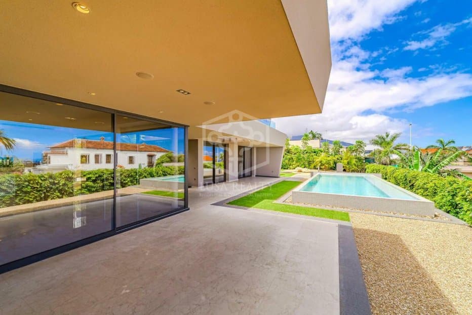 Villa in Puerto de la Cruz, Tenerife, Spain 4 bedrooms, 308 sq.m. No. 160599