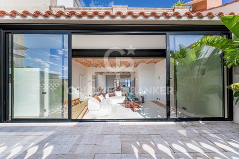 Kattohuoneisto Barcelona, Espanja 4 makuuhuonetta, 186 m2 No. 157394