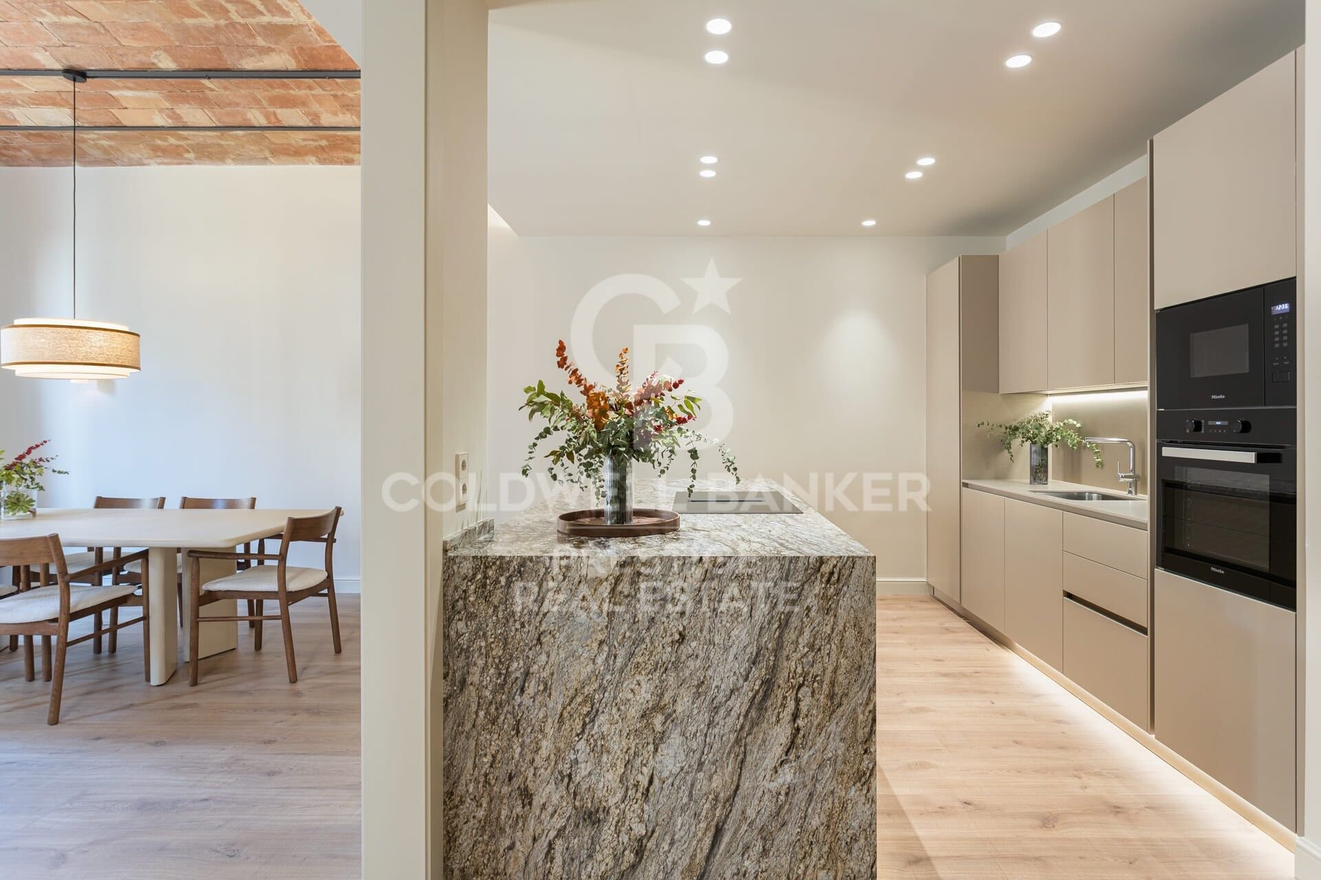 Wohnung in Barcelona, Spanien 4 Schlafzimmer, 203 m2 Nr. 157400