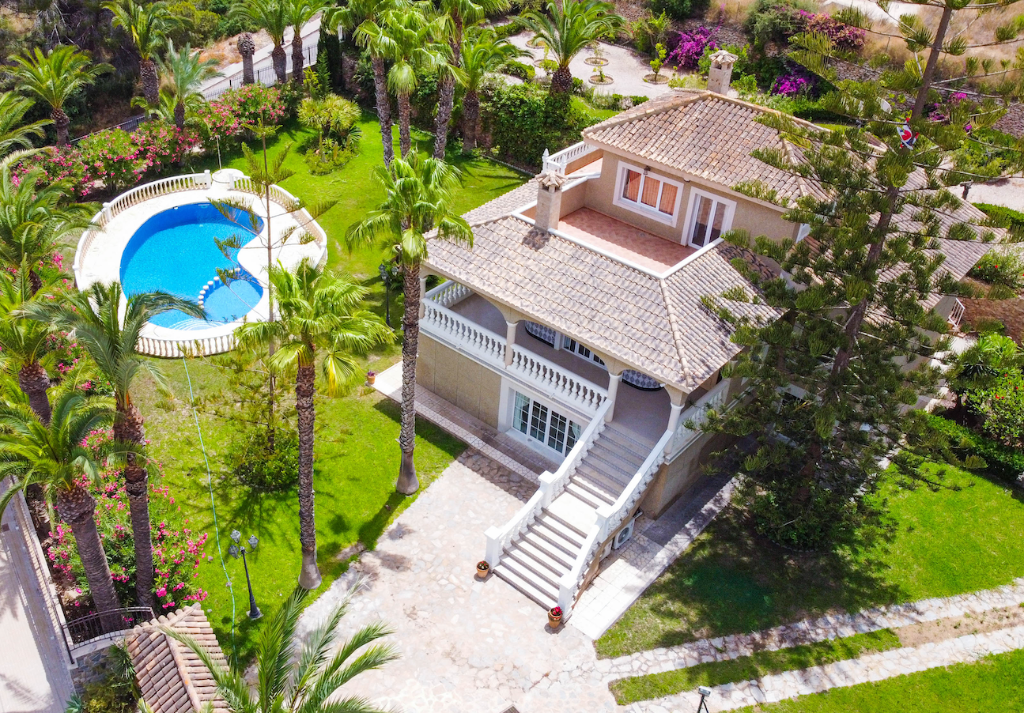 Villa i Villamartin, Alicante, Spanien 7 sovrum, 430 kvm. Nr. 71721