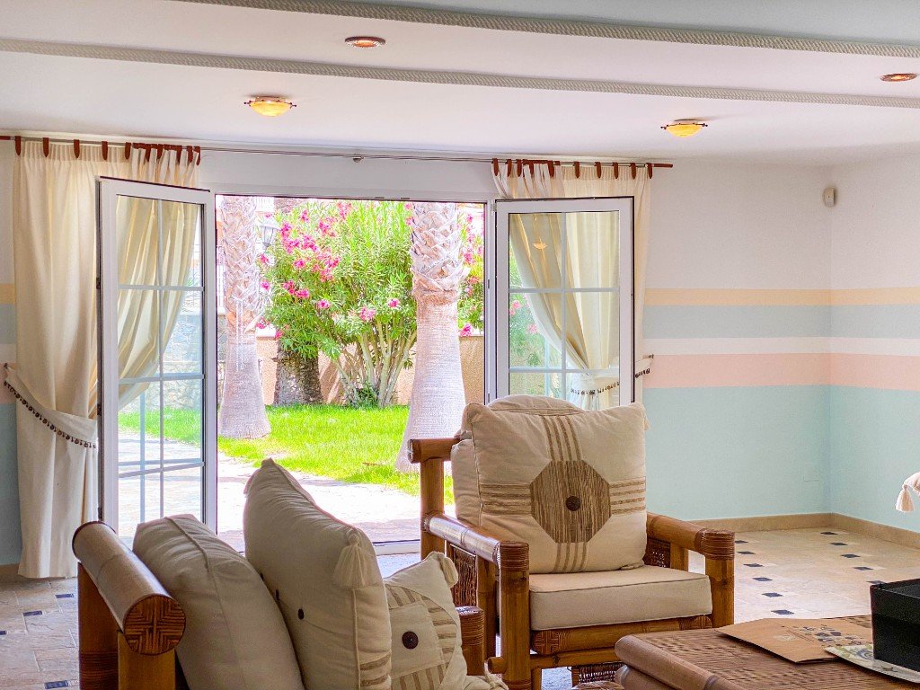 Villa i Villamartin, Alicante, Spanien 7 sovrum, 430 kvm. Nr. 71721