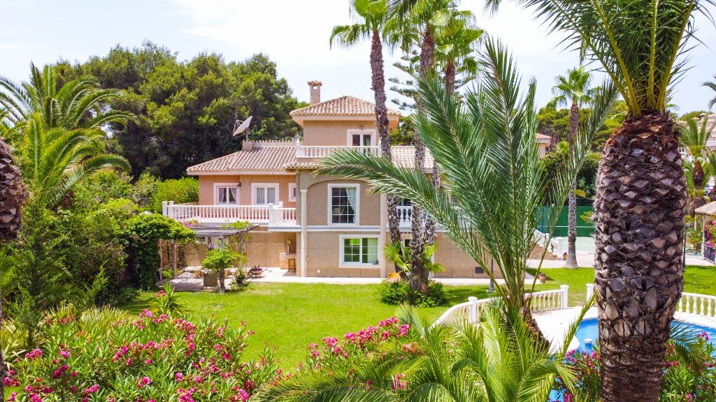 Villa i Villamartin, Alicante, Spanien 7 sovrum, 430 kvm. Nr. 71721
