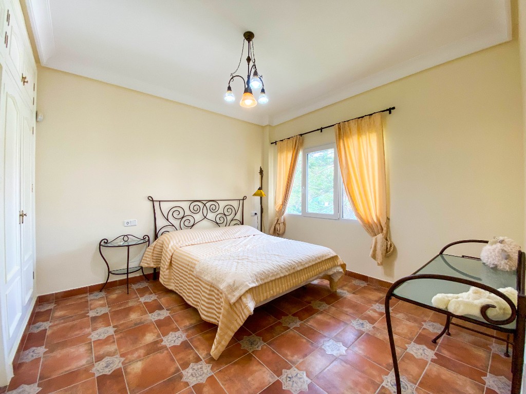 Villa i Villamartin, Alicante, Spanien 7 sovrum, 430 kvm. Nr. 71721