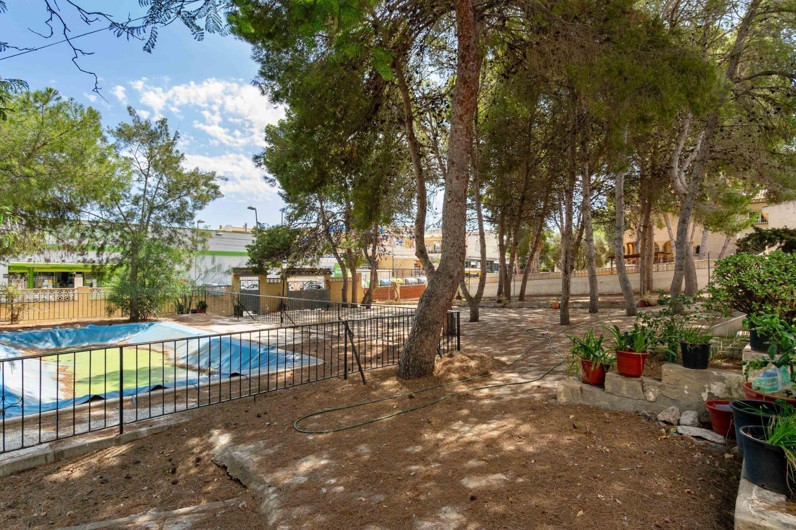 Villa a Torrevieja, Alicante, Spagna 6 camere da letto, 350 mq. N° 193365