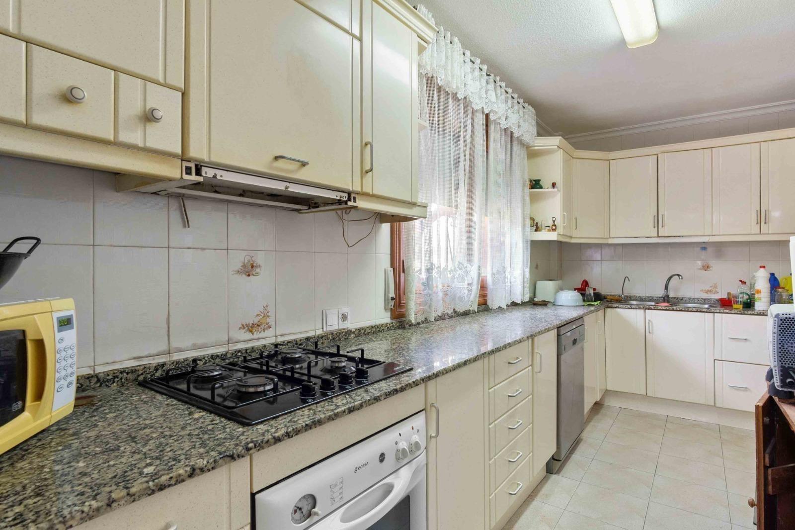 Villa a Torrevieja, Alicante, Spagna 6 camere da letto, 350 mq. N° 193365