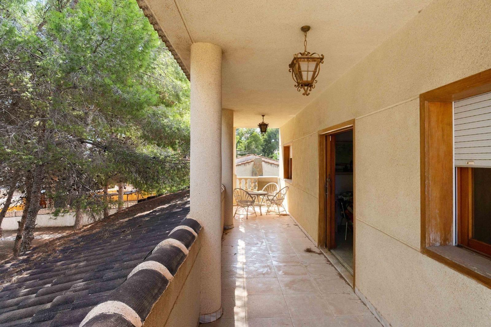 Villa a Torrevieja, Alicante, Spagna 6 camere da letto, 350 mq. N° 193365