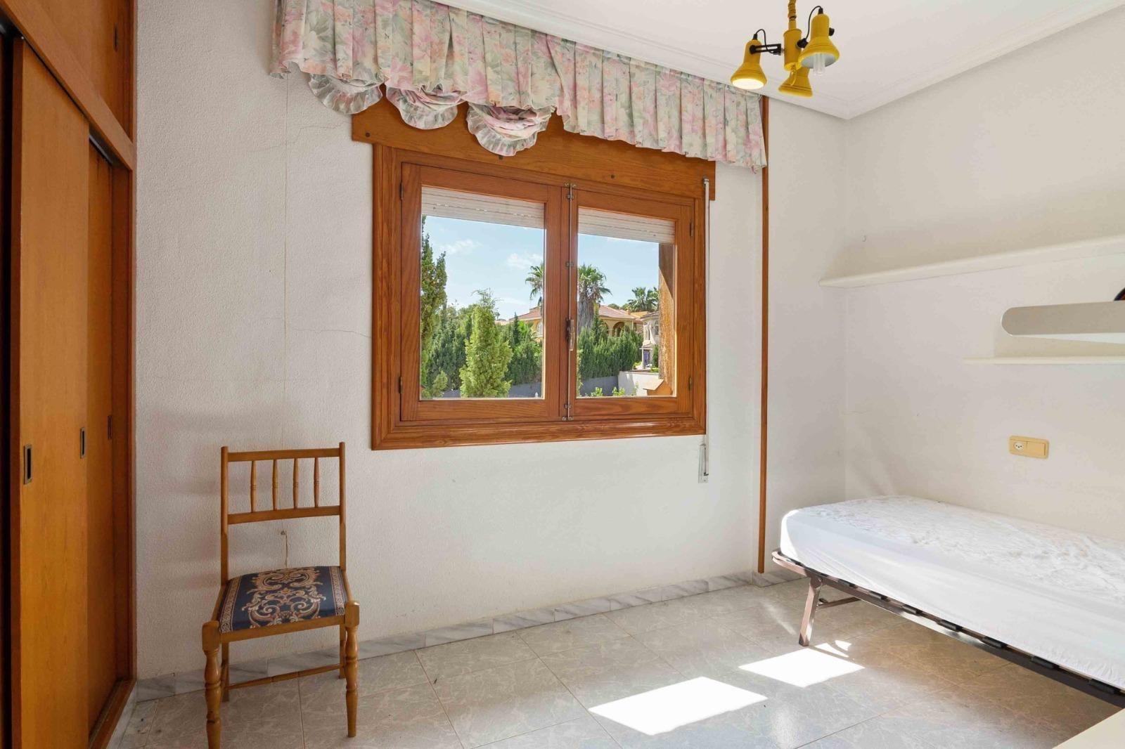Villa a Torrevieja, Alicante, Spagna 6 camere da letto, 350 mq. N° 193365