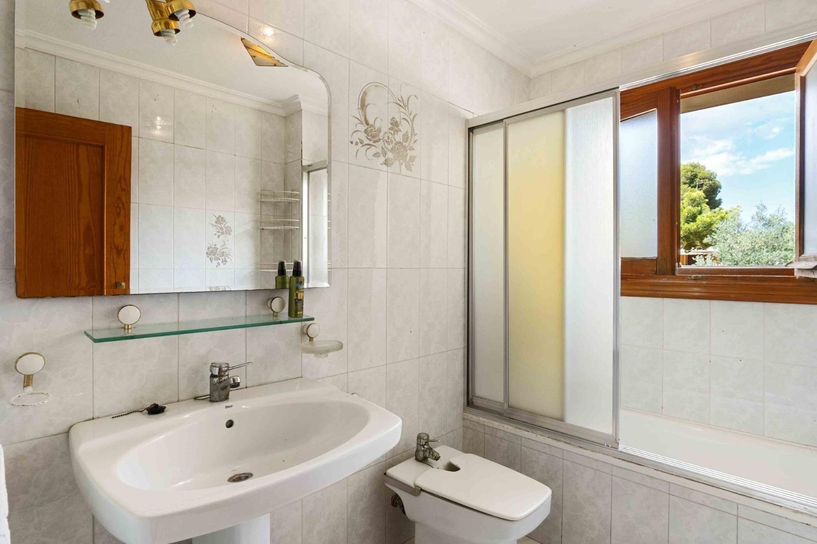 Villa a Torrevieja, Alicante, Spagna 6 camere da letto, 350 mq. N° 193365