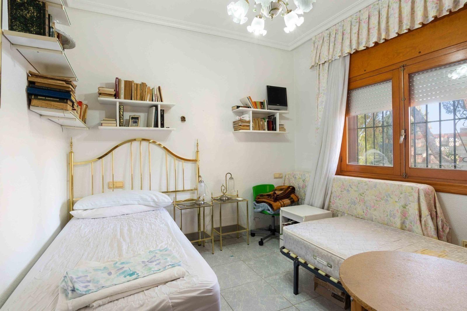 Villa a Torrevieja, Alicante, Spagna 6 camere da letto, 350 mq. N° 193365