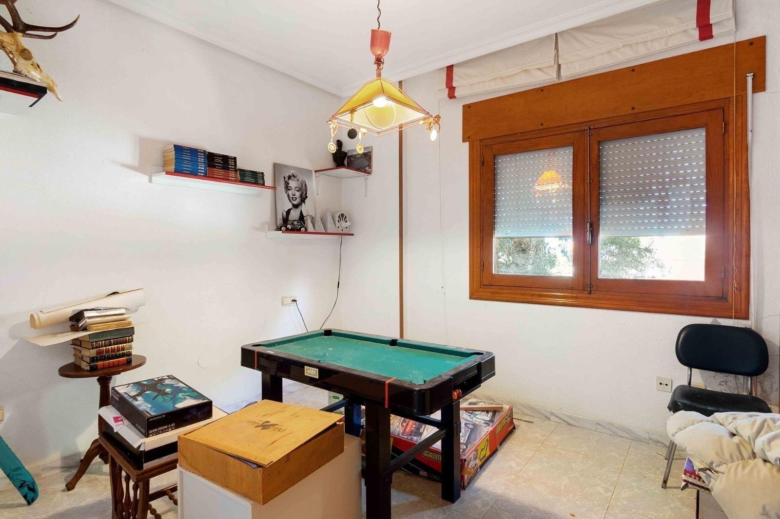 Villa a Torrevieja, Alicante, Spagna 6 camere da letto, 350 mq. N° 193365