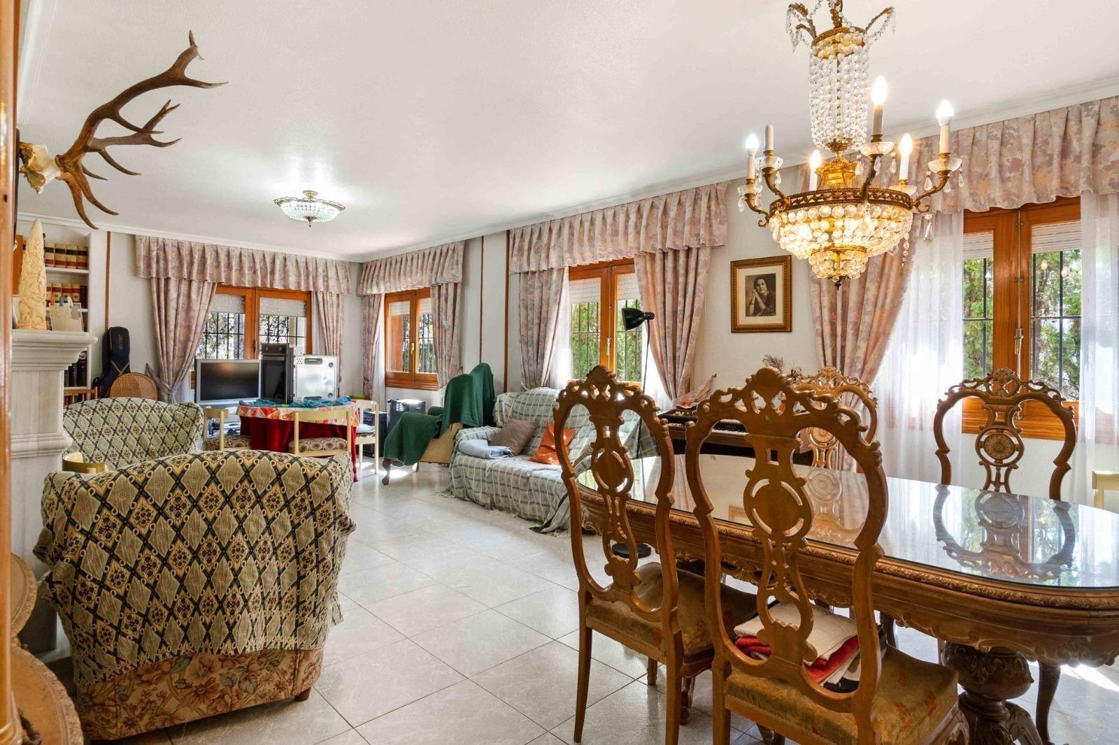 Villa a Torrevieja, Alicante, Spagna 6 camere da letto, 350 mq. N° 193365