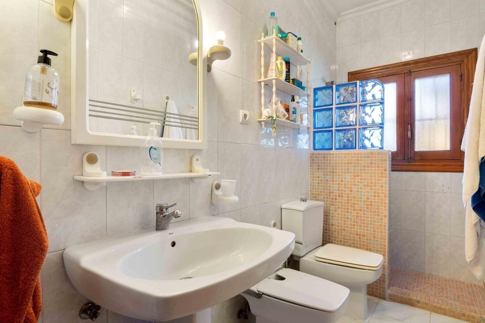 Villa a Torrevieja, Alicante, Spagna 6 camere da letto, 350 mq. N° 193365