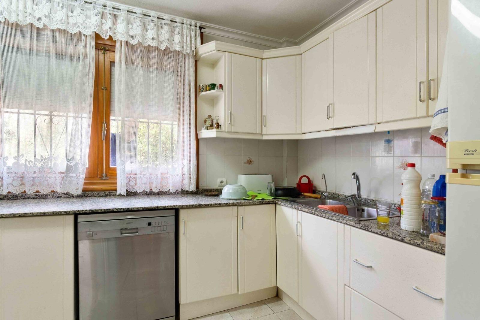 Villa a Torrevieja, Alicante, Spagna 6 camere da letto, 350 mq. N° 193365