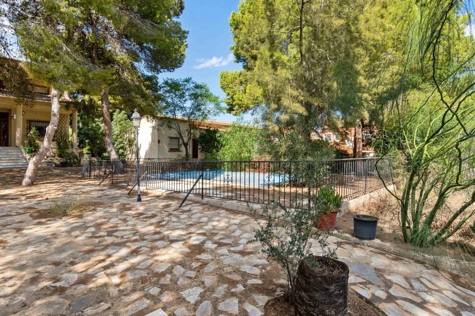 Villa a Torrevieja, Alicante, Spagna 6 camere da letto, 350 mq. N° 193365