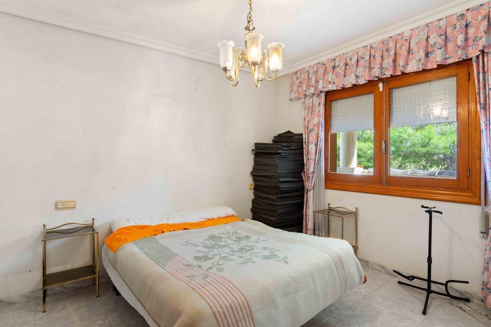 Villa a Torrevieja, Alicante, Spagna 6 camere da letto, 350 mq. N° 193365