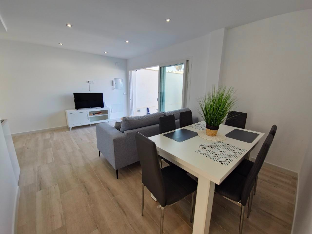 Dúplex en Cabo Roig, Alicante, España 3 dormitorios, 80 m2 No. 181213