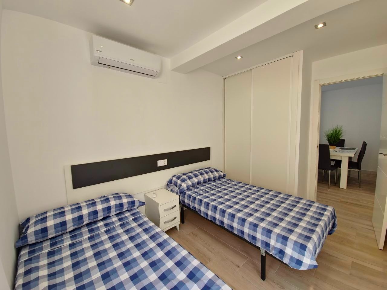 Dúplex en Cabo Roig, Alicante, España 3 dormitorios, 80 m2 No. 181213