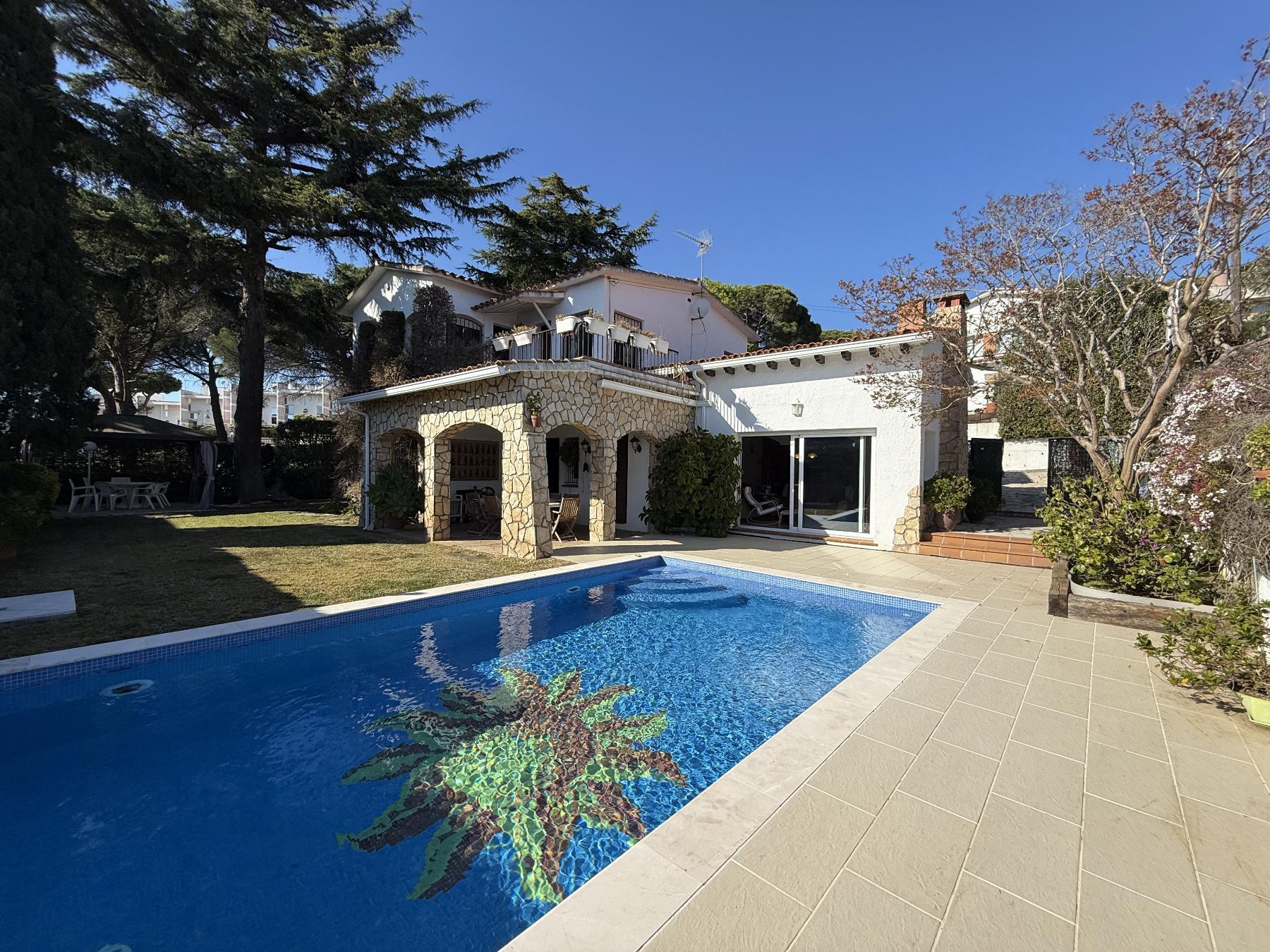 Talo S'Agaro, Girona, Espanja 5 makuuhuonetta, 254 m2 No. 164665
