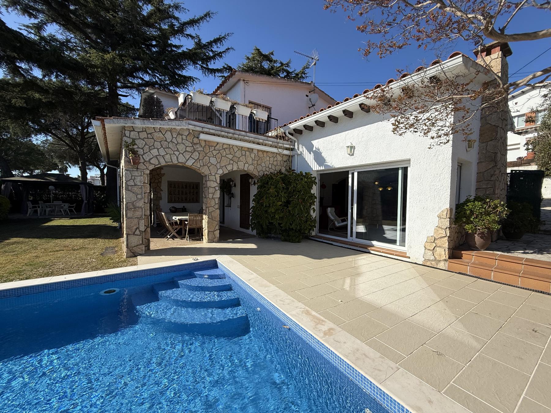 Talo S'Agaro, Girona, Espanja 5 makuuhuonetta, 254 m2 No. 164665