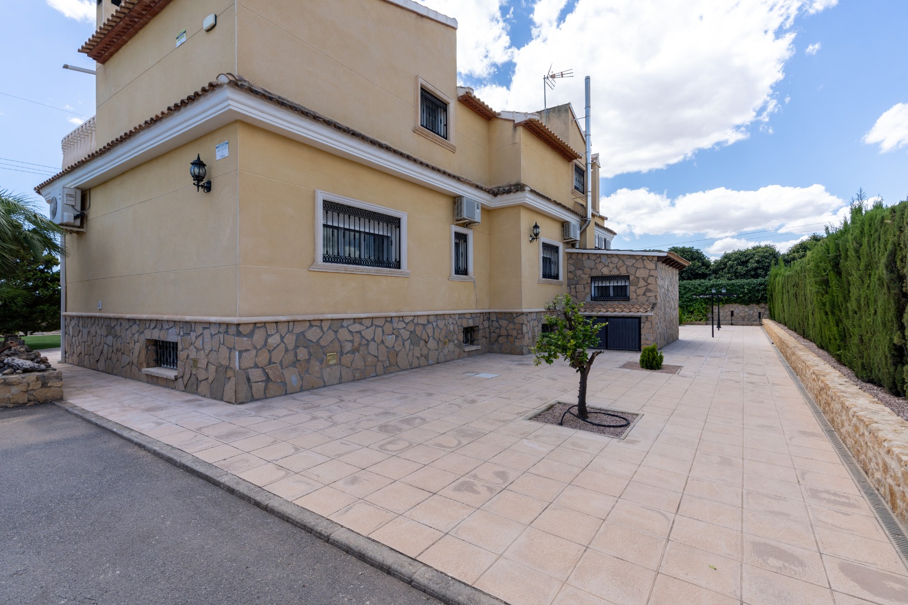 Villa i San Vicente del Raspeig, Alicante, Spanien 5 sovrum, 450 kvm. Nr. 135641