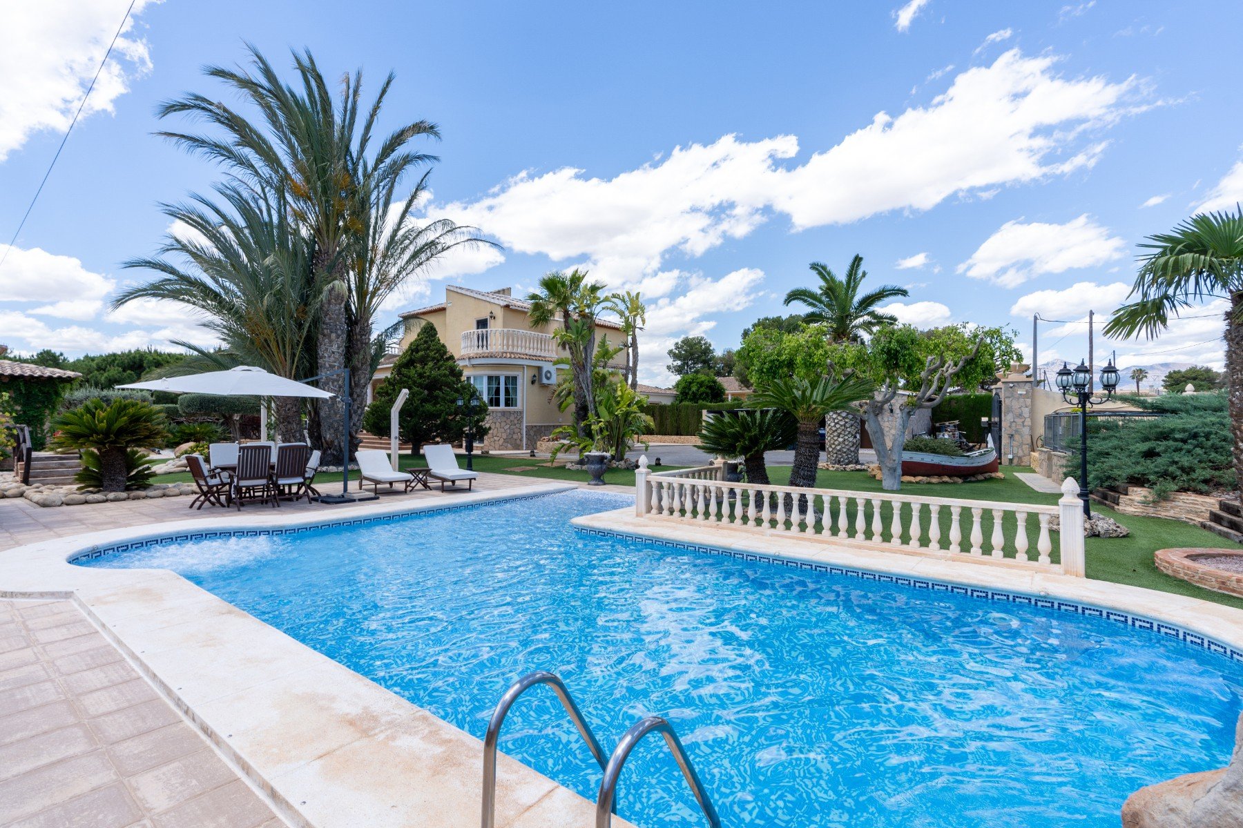Villa i San Vicente del Raspeig, Alicante, Spanien 5 sovrum, 450 kvm. Nr. 135641