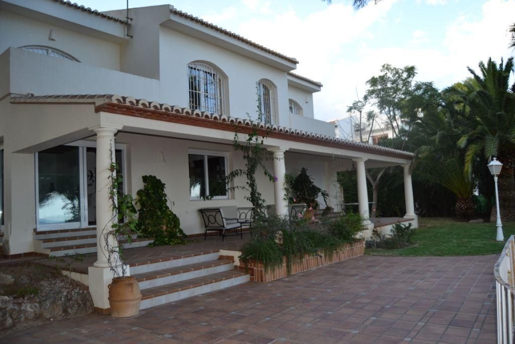 Villa in Calpe, Alicante, Spain 4 bedrooms, 230 sq.m. No. 95752