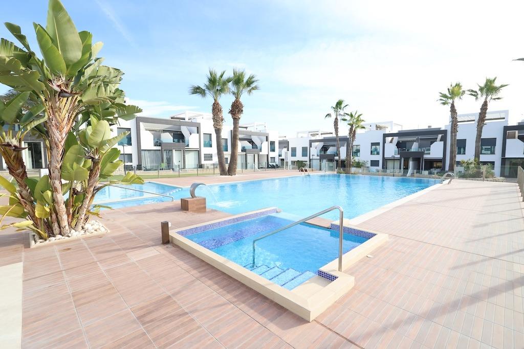 Bungalow i La Zenia, Alicante, Spanien 2 sovrum, 73 kvm. Nr. 189378