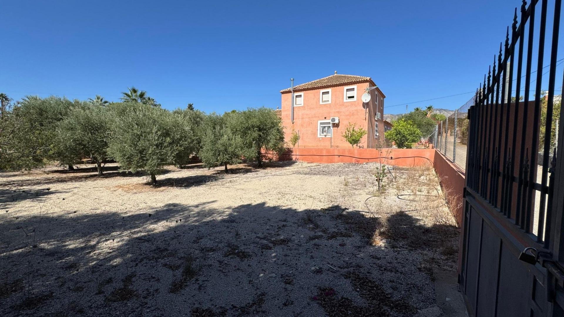 Finca a Albatera, Alicante, Spagna 6 camere da letto, 226 mq. N° 189381