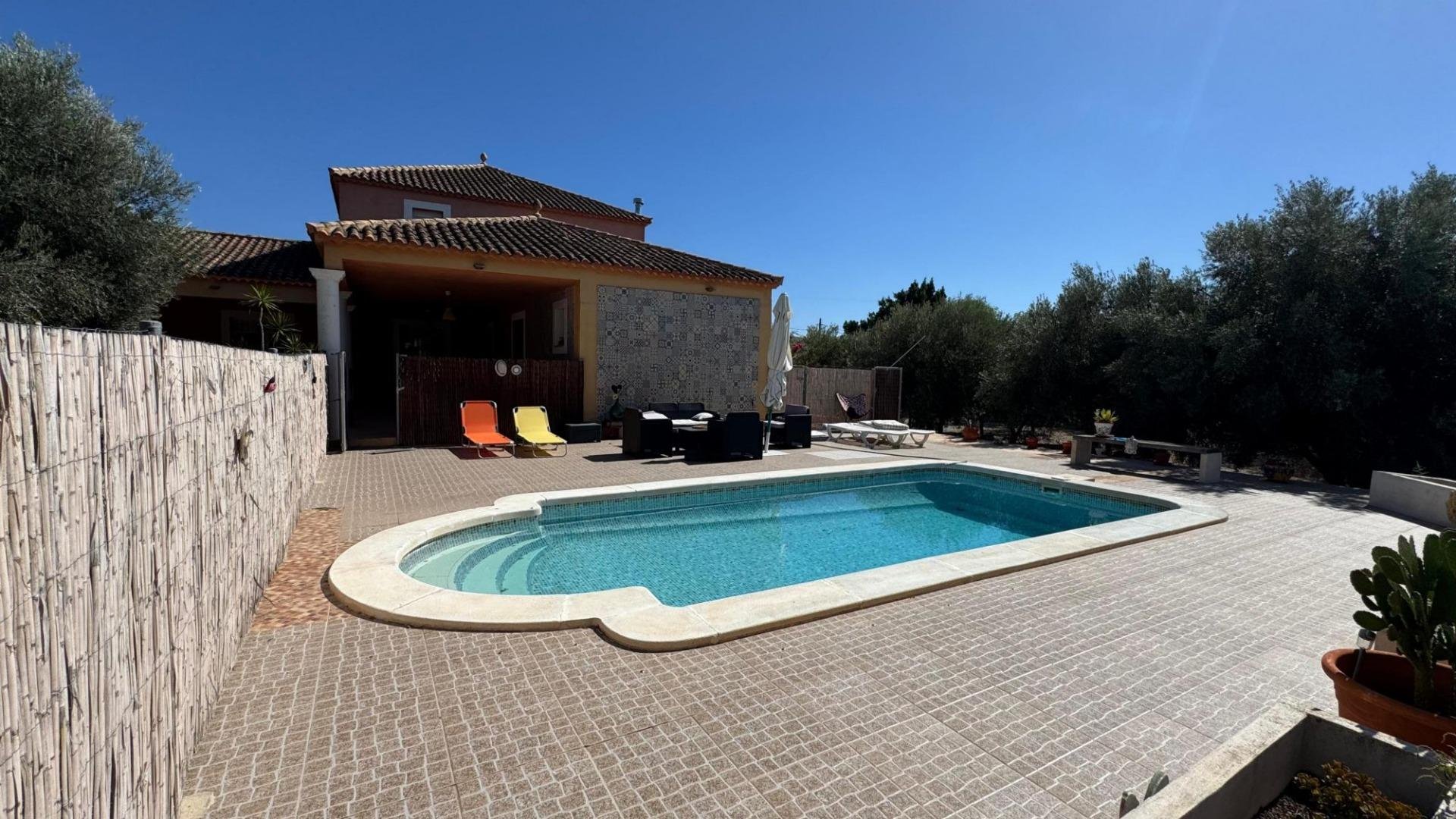Finca a Albatera, Alicante, Spagna 6 camere da letto, 226 mq. N° 189381