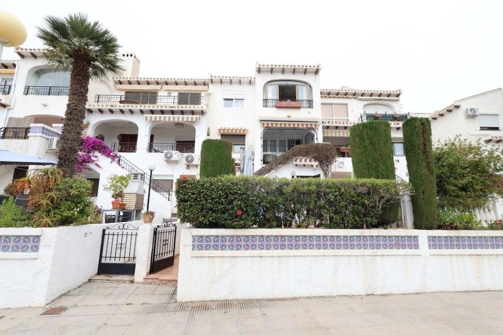 Townhouse in Alicante, Spain 4 bedrooms, 100 sq.m. No. 189382