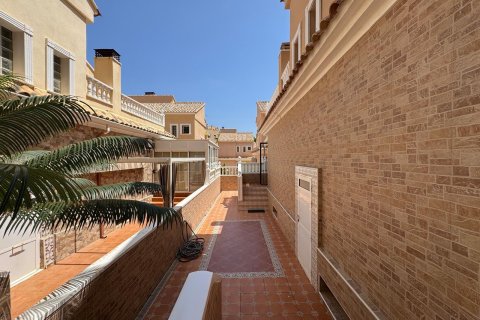 Townhouse in Guardamar del Segura, Alicante, Spain 3 bedrooms, 91 sq.m. No. 191632