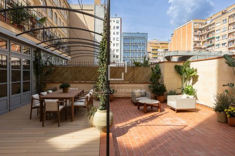 Apartamento en Barcelona, España 3 dormitorios, 200 m2 No. 161413