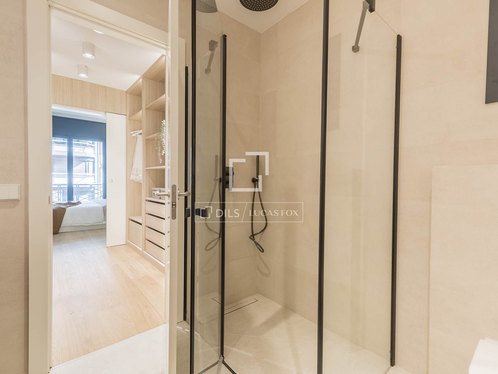Apartamento en Barcelona, España 5 dormitorios, 223 m2 No. 161418