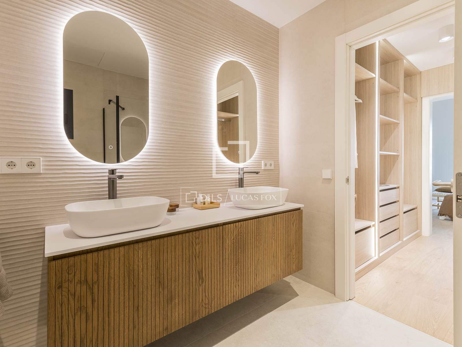 Apartamento en Barcelona, España 5 dormitorios, 223 m2 No. 161418