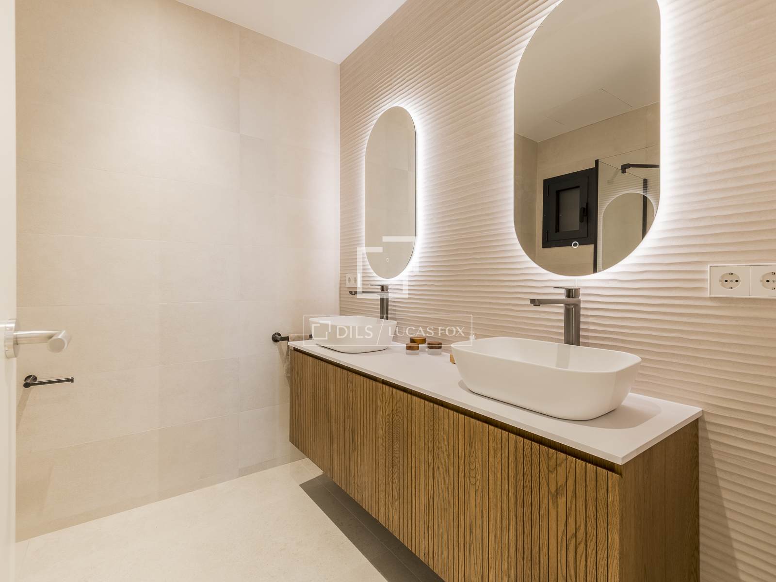 Apartamento en Barcelona, España 5 dormitorios, 223 m2 No. 161418
