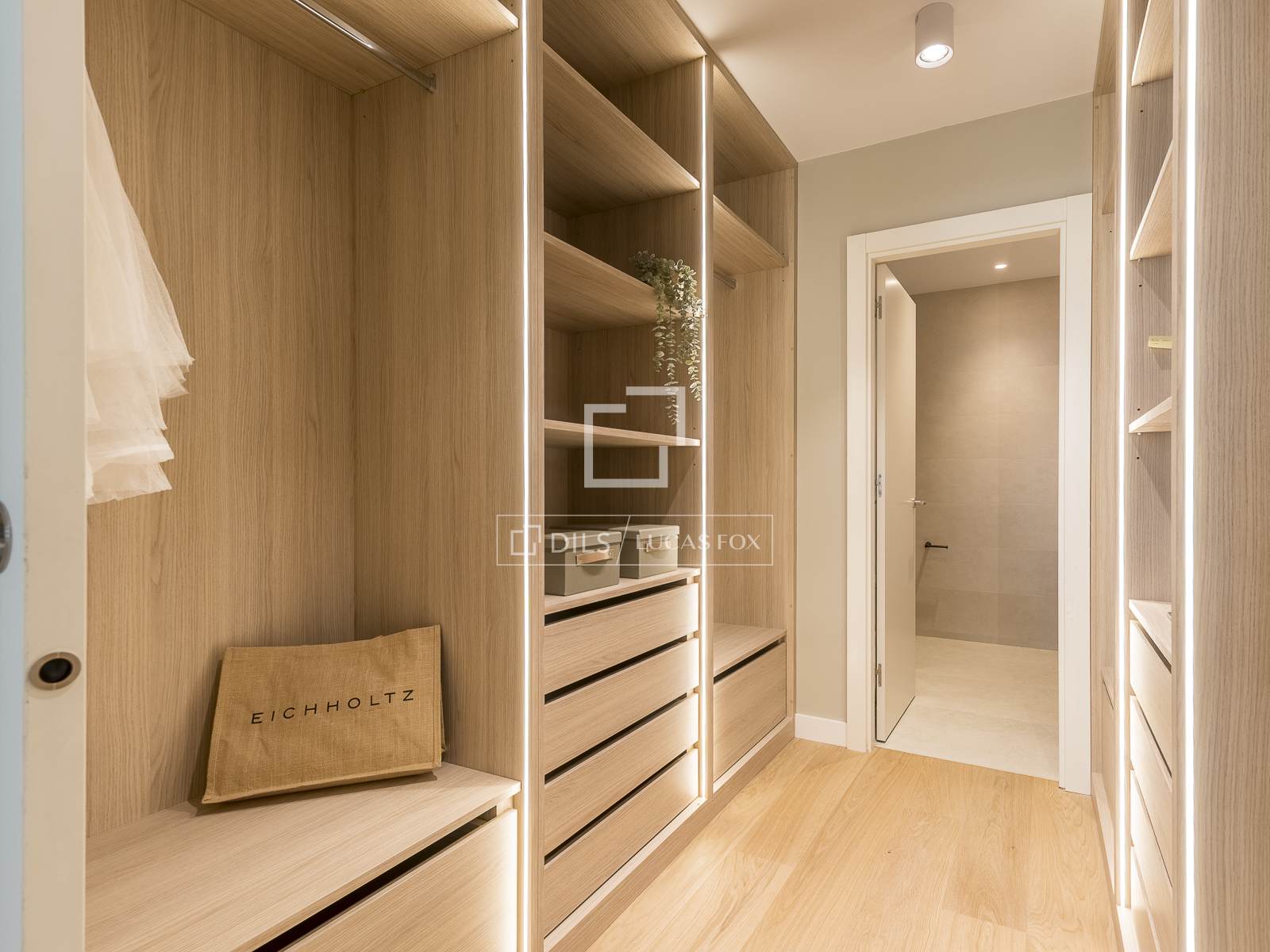 Apartamento en Barcelona, España 5 dormitorios, 223 m2 No. 161418
