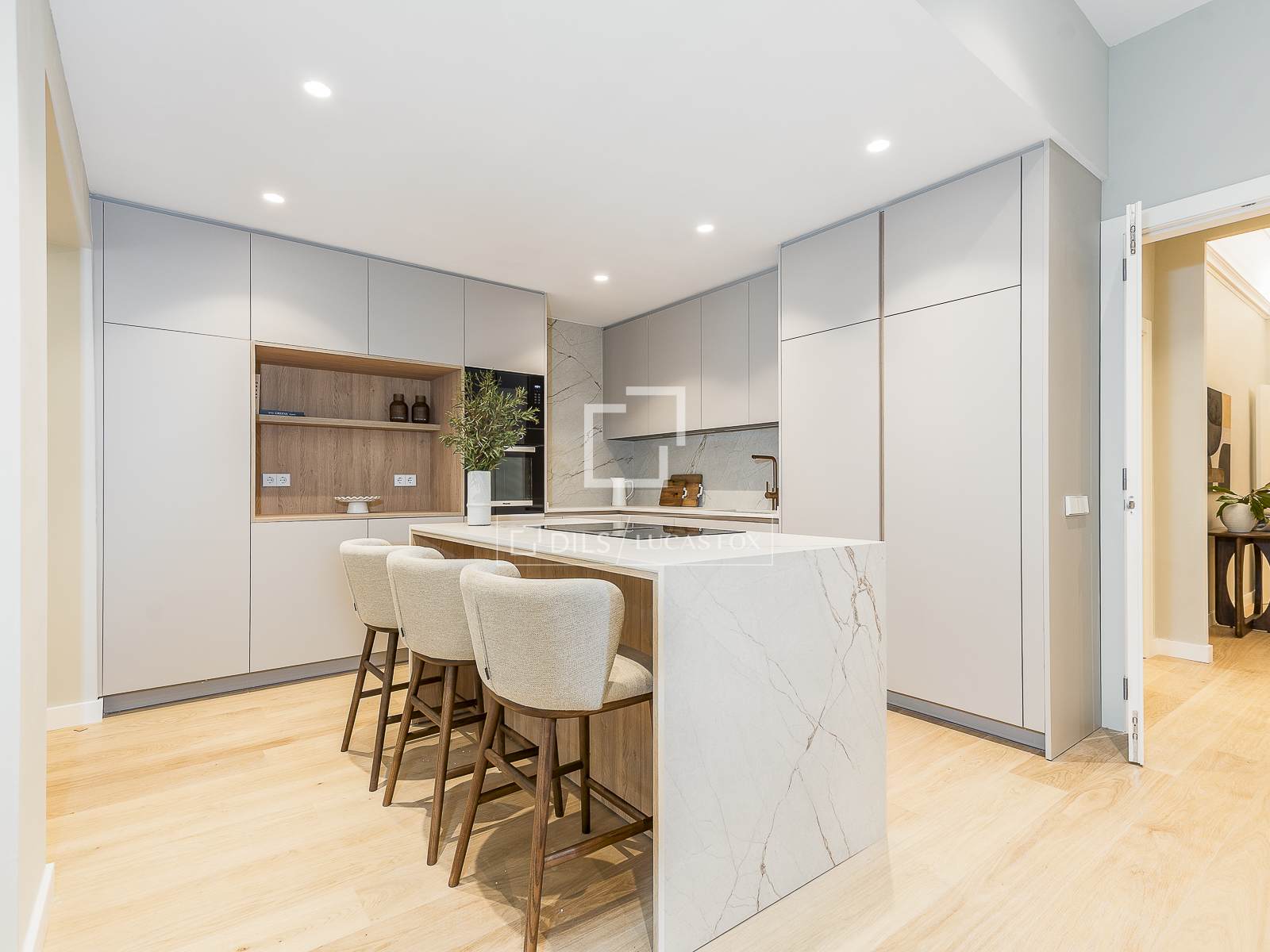 Apartamento en Barcelona, España 5 dormitorios, 223 m2 No. 161418