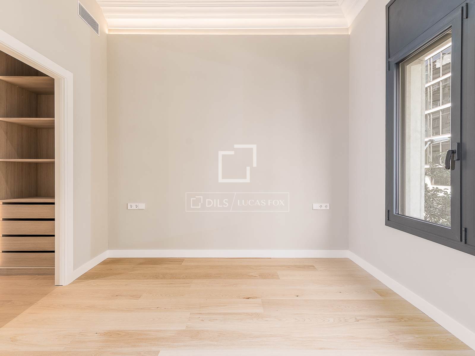 Apartamento en Barcelona, España 5 dormitorios, 223 m2 No. 161418