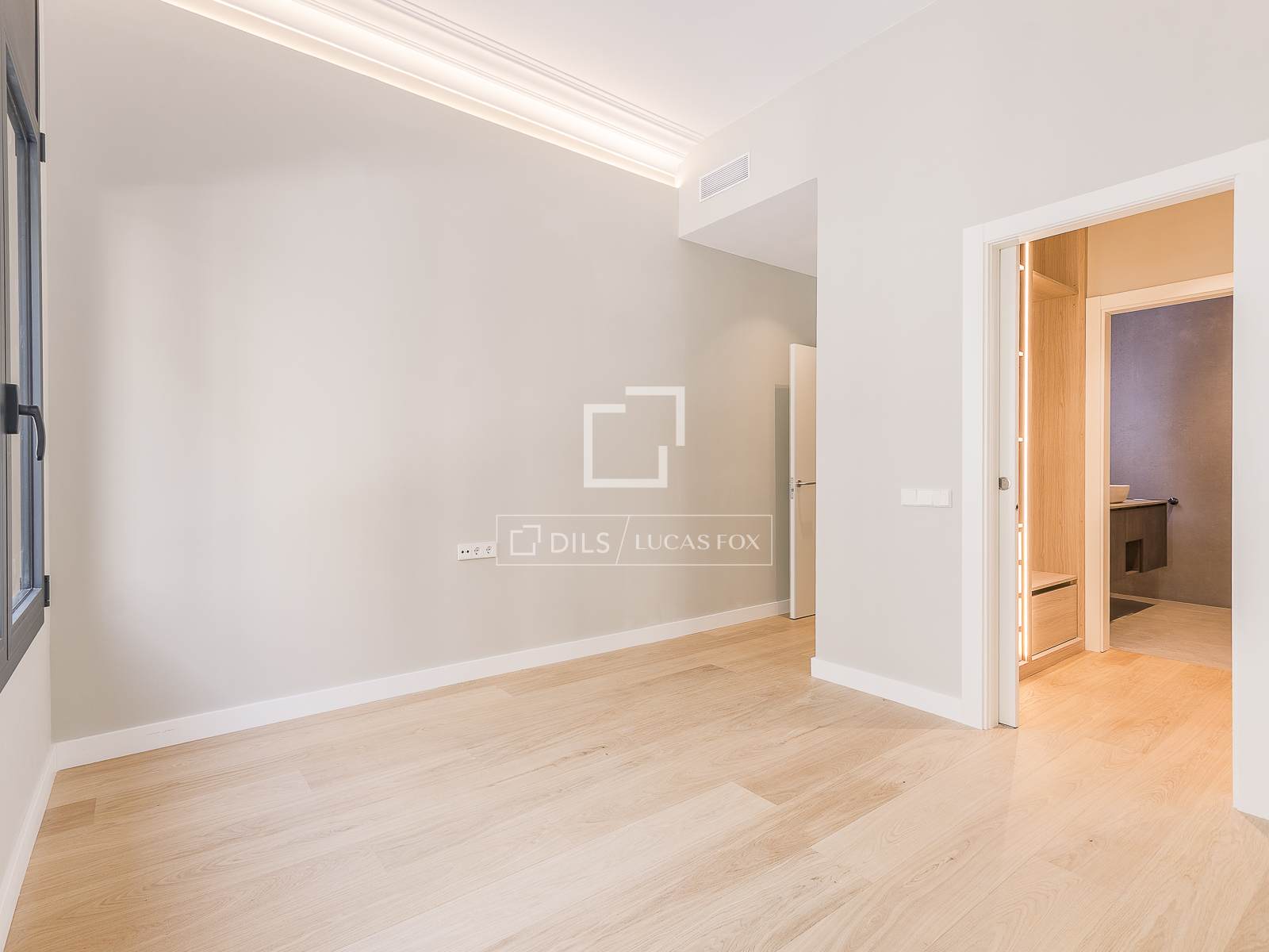 Apartamento en Barcelona, España 5 dormitorios, 223 m2 No. 161418